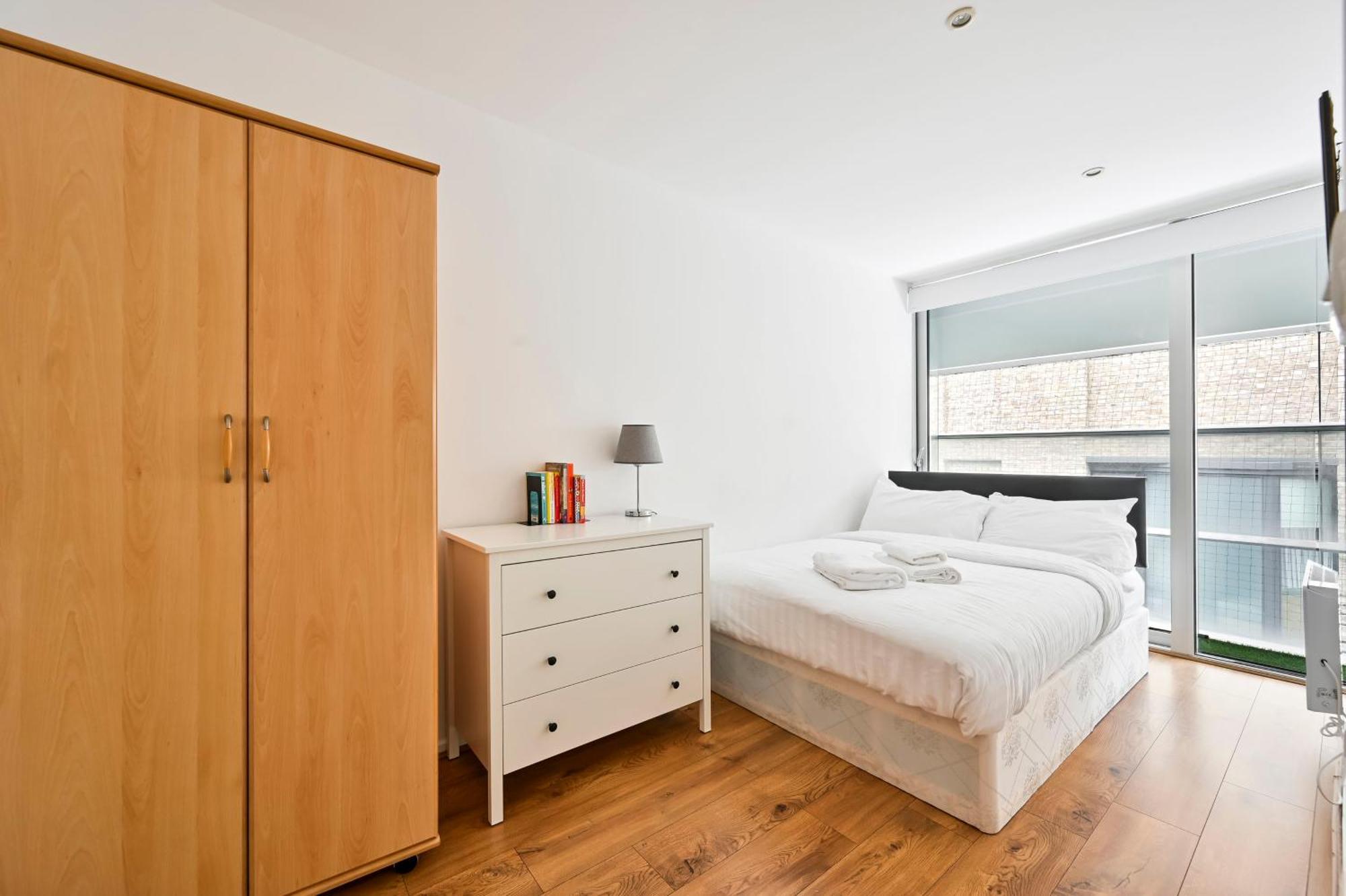 Lovely 2-Bed, Sleeps 6, Near Stratford Station & Abba Voyage, Londra Dış mekan fotoğraf