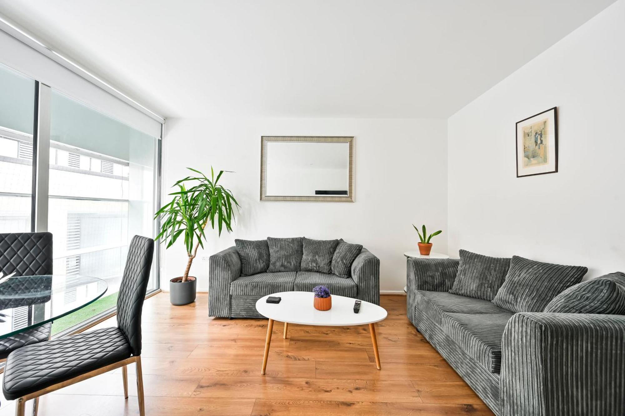 Lovely 2-Bed, Sleeps 6, Near Stratford Station & Abba Voyage, Londra Dış mekan fotoğraf