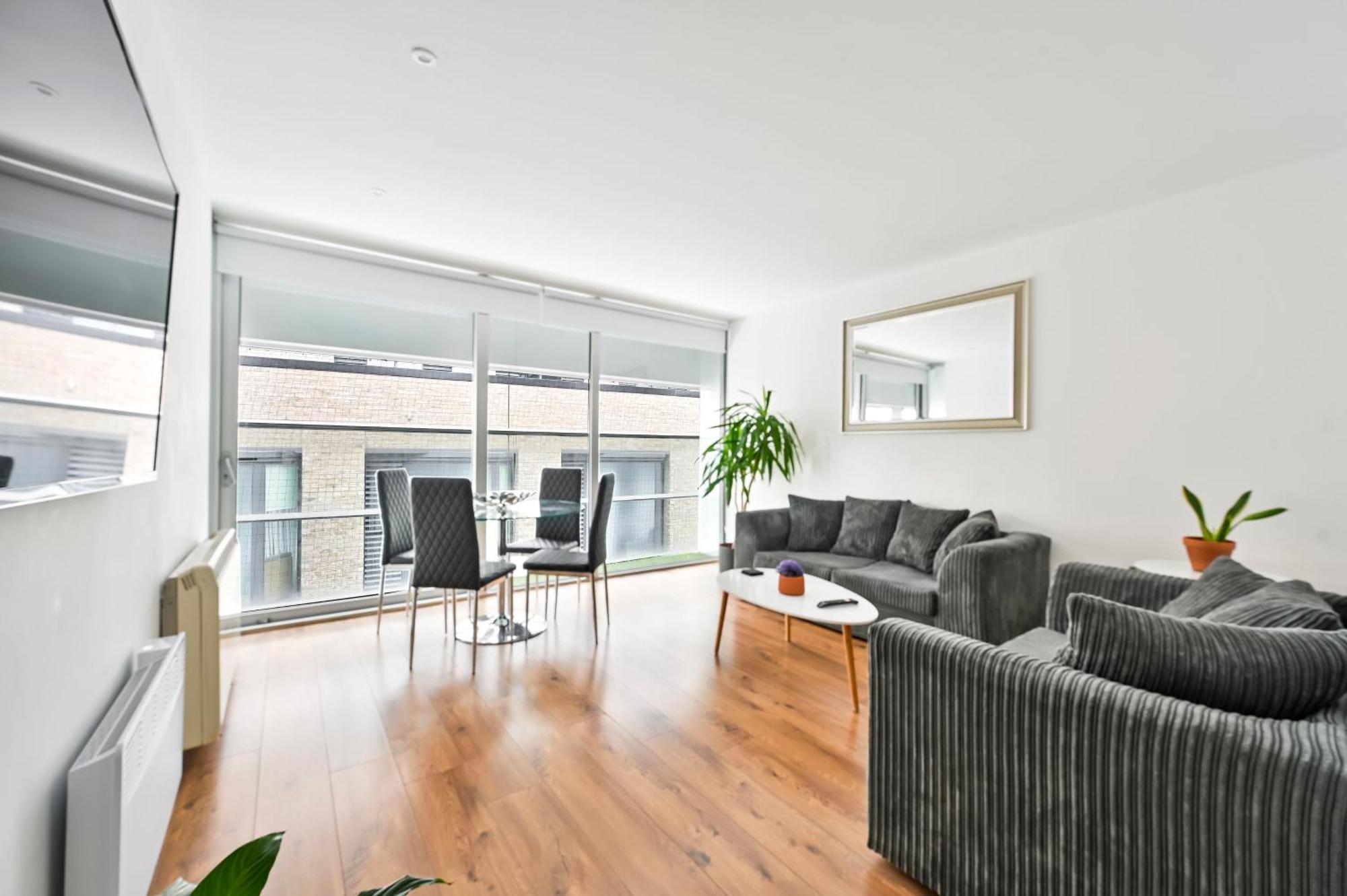 Lovely 2-Bed, Sleeps 6, Near Stratford Station & Abba Voyage, Londra Dış mekan fotoğraf